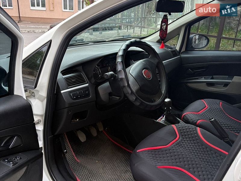 Седан Fiat Linea 2012 в Ладыжине