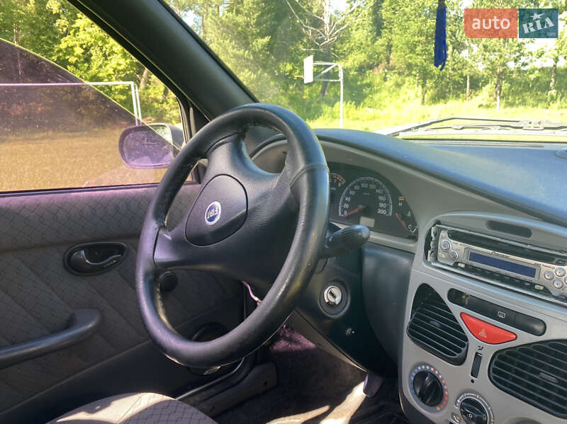 Хэтчбек Fiat Palio 2003 в Дубно