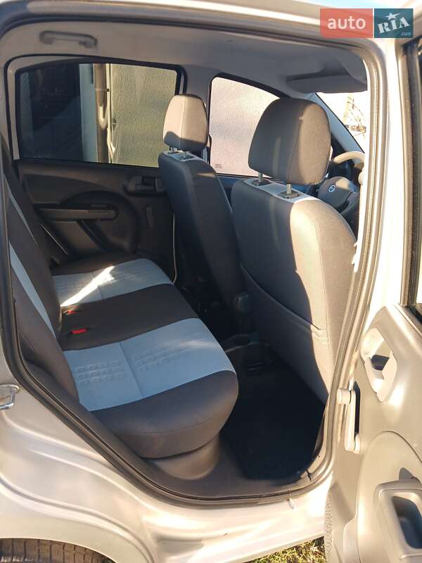 Хэтчбек Fiat Panda 2007 в Городке