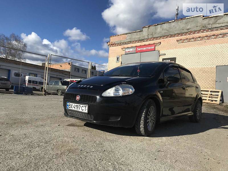 Хетчбек Fiat Punto 2010 в 