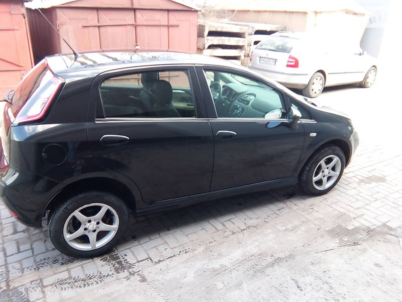 Хэтчбек Fiat Punto 2011 в Житомире