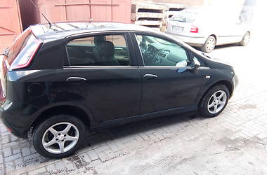 Хэтчбек Fiat Punto 2011 в 