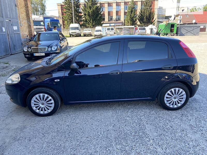 Хетчбек Fiat Punto 2009 в Рівному