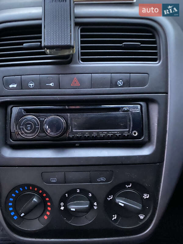 Хэтчбек Fiat Punto 2011 в Ровно