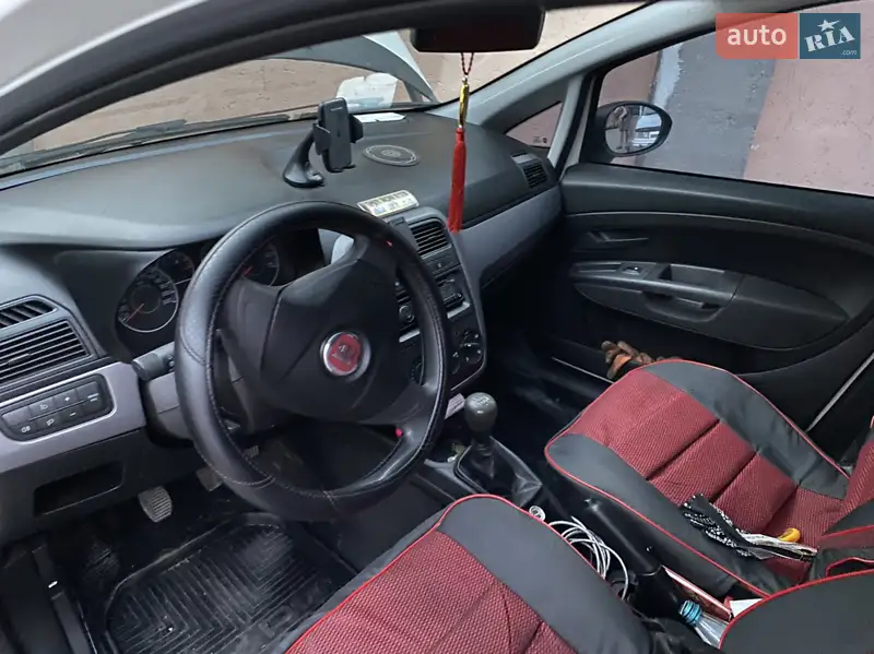 Хэтчбек Fiat Punto 2011 в 