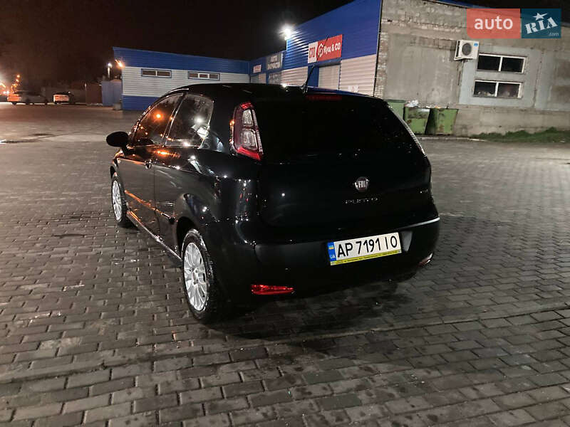 Хетчбек Fiat Punto 2011 в Запоріжжі