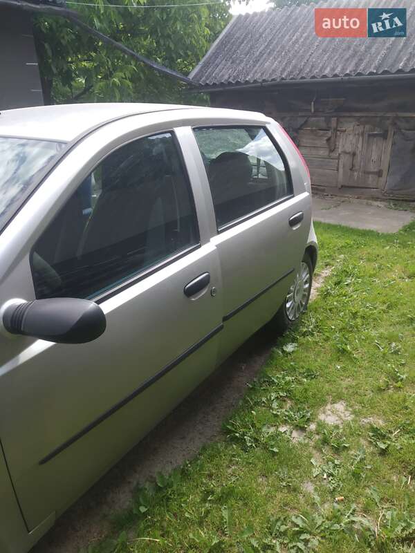 Позашляховик / Кросовер Fiat Punto 2000 в Чернівцях