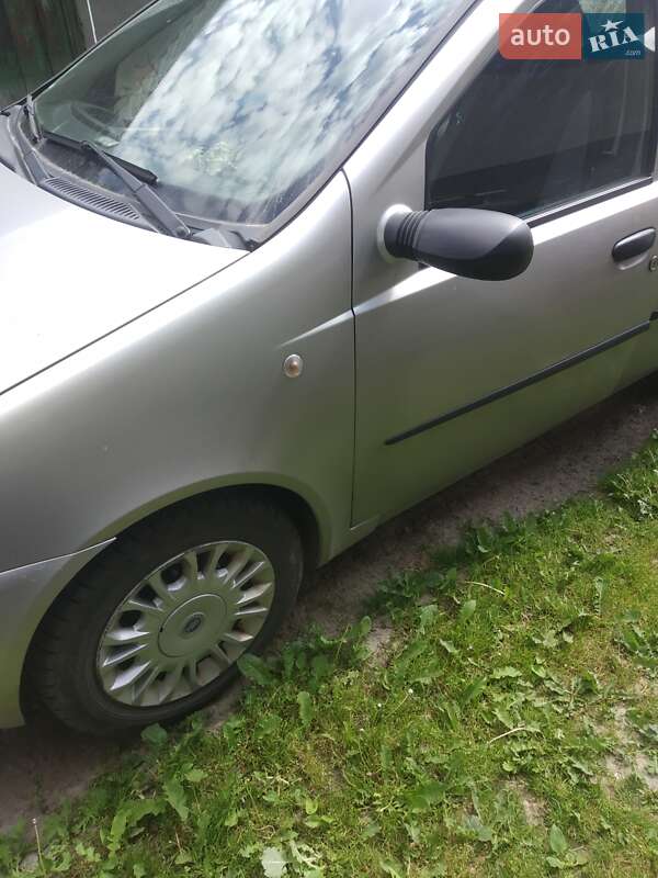 Позашляховик / Кросовер Fiat Punto 2000 в Чернівцях