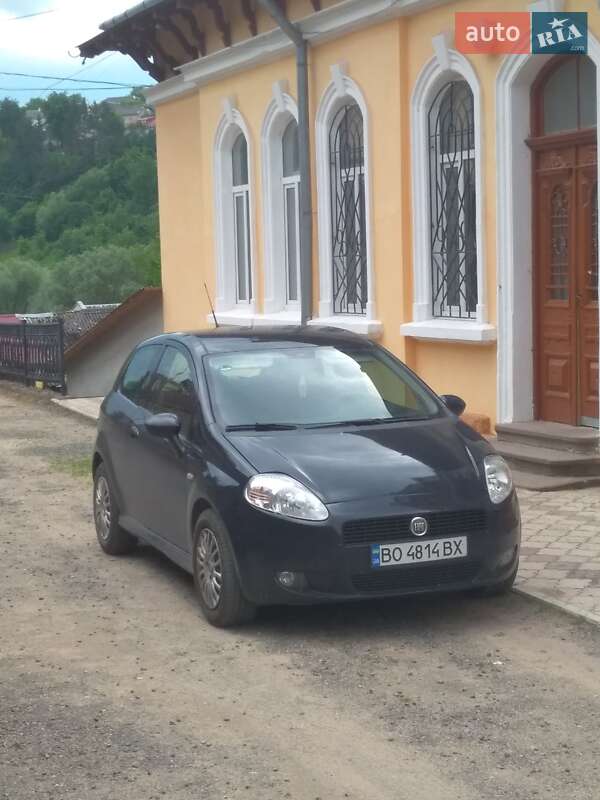 Хэтчбек Fiat Punto 2011 в 