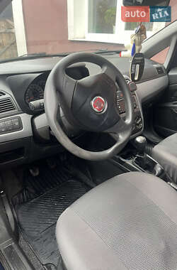 Хэтчбек Fiat Punto 2010 в 