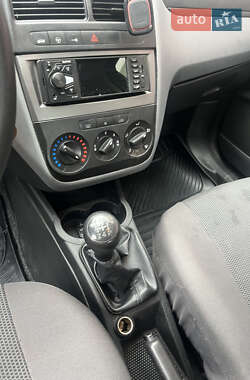 Хэтчбек Fiat Punto 2010 в 