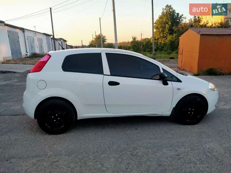 Хэтчбек Fiat Punto 2011 в Ровно