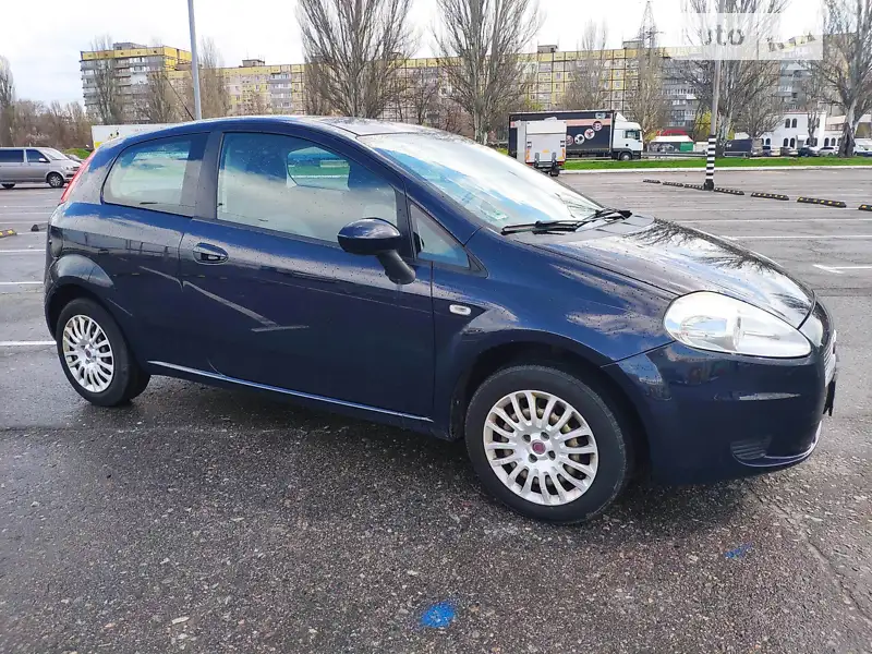 Хэтчбек Fiat Punto 2009 в 