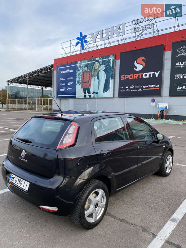 Хетчбек Fiat Punto 2011 в Рівному