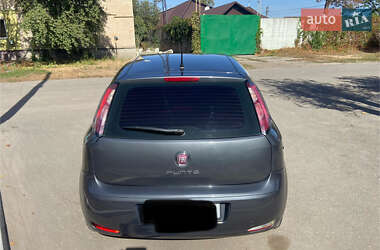 Хэтчбек Fiat Punto 2012 в 