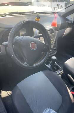 Хэтчбек Fiat Punto 2011 в 