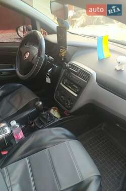 Хэтчбек Fiat Punto 2011 в 