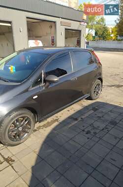Хэтчбек Fiat Punto 2011 в 