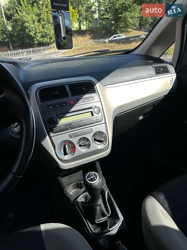 Хэтчбек Fiat Punto 2006 в Ровно