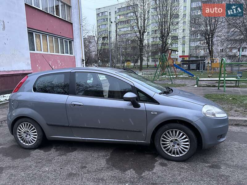 Хэтчбек Fiat Punto 2006 в Ровно