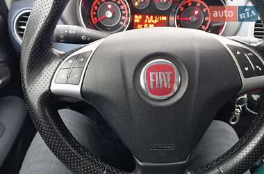 Хэтчбек Fiat Punto 2010 в 