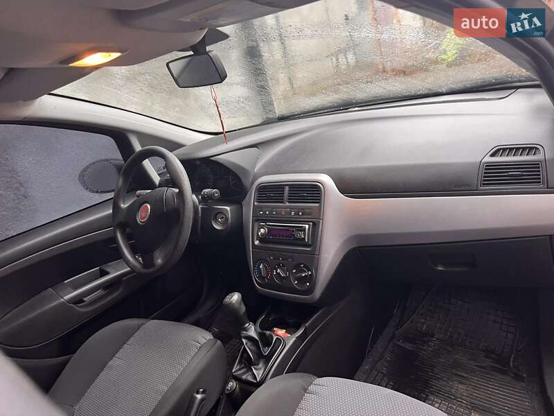 Хэтчбек Fiat Punto 2011 в Ровно