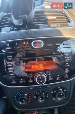 Хэтчбек Fiat Punto 2011 в 