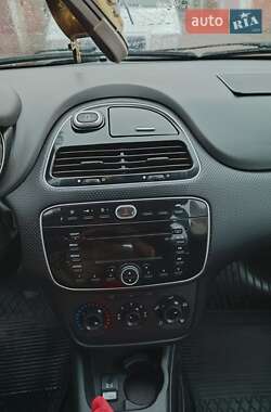 Хэтчбек Fiat Punto 2011 в 