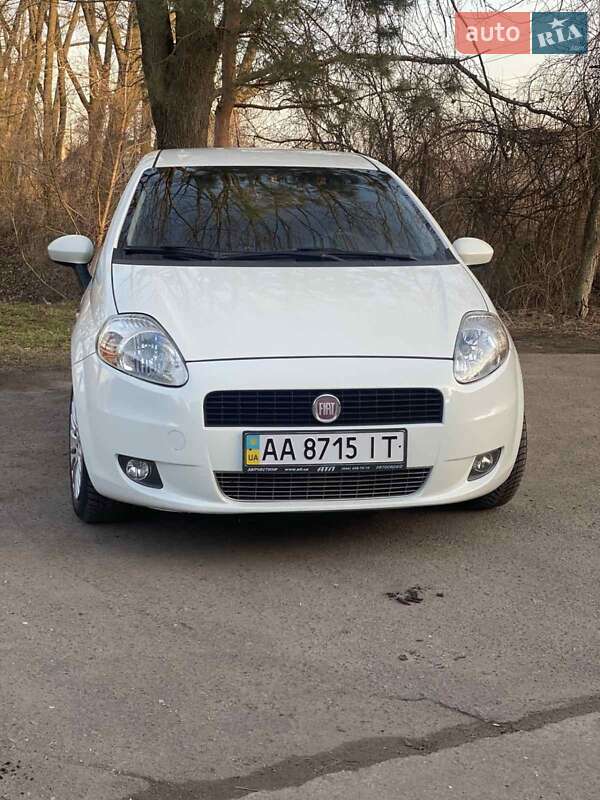 Хэтчбек Fiat Punto 2011 в Прилуках