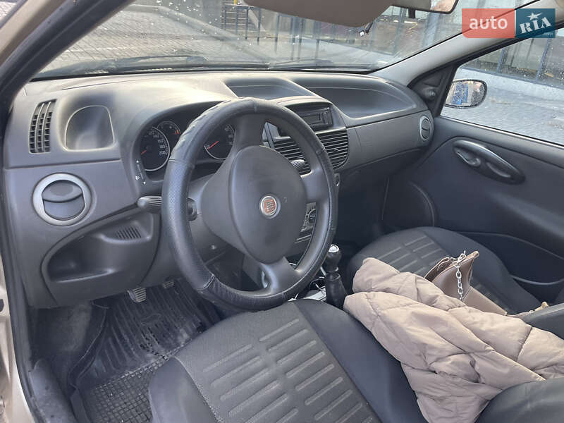 Хэтчбек Fiat Punto 2009 в Каменском