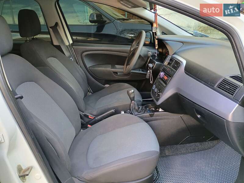 Хетчбек Fiat Punto 2010 в Івано-Франківську