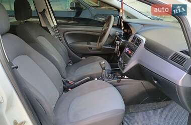 Хэтчбек Fiat Punto 2010 в 