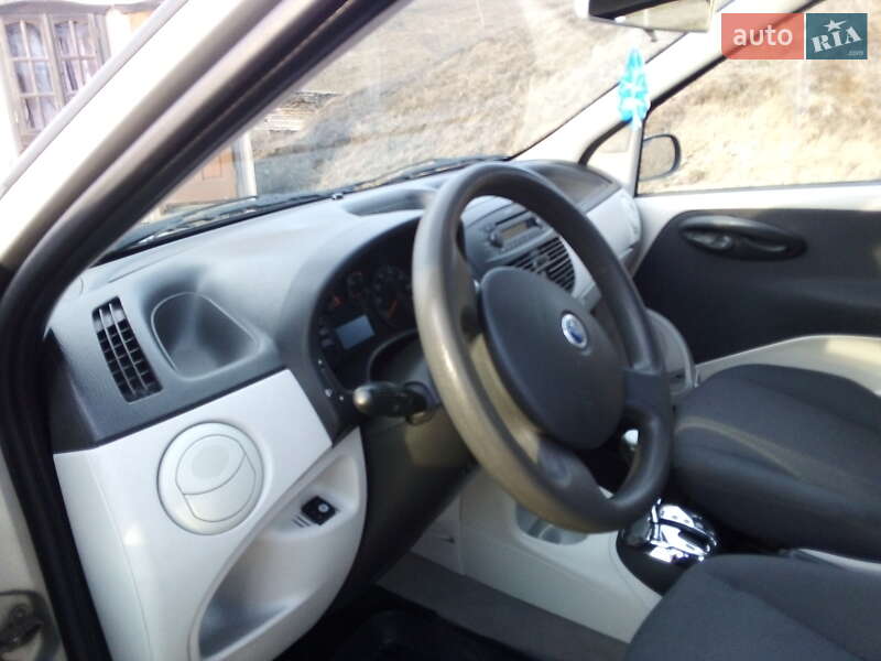 Хэтчбек Fiat Punto 2004 в Ивано-Франковске
