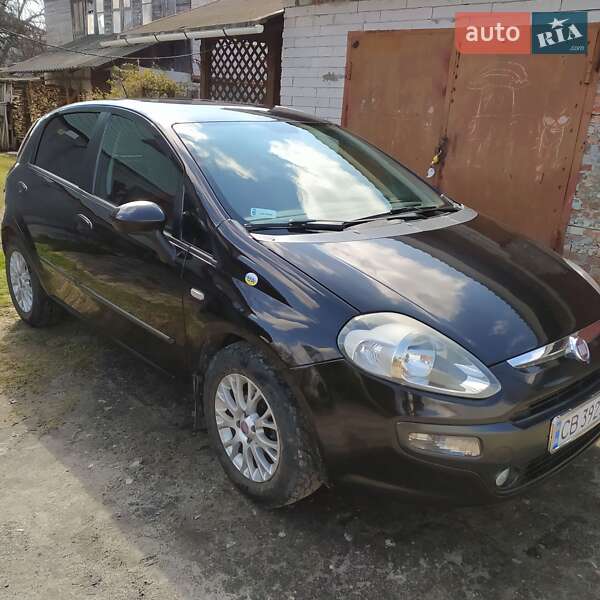 Хэтчбек Fiat Punto 2010 в 