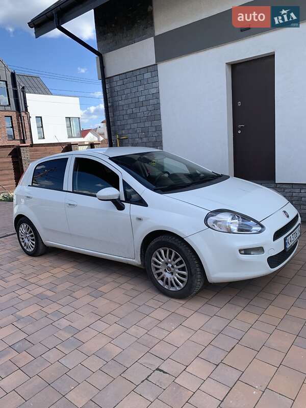 Хэтчбек Fiat Punto 2015 в Киеве