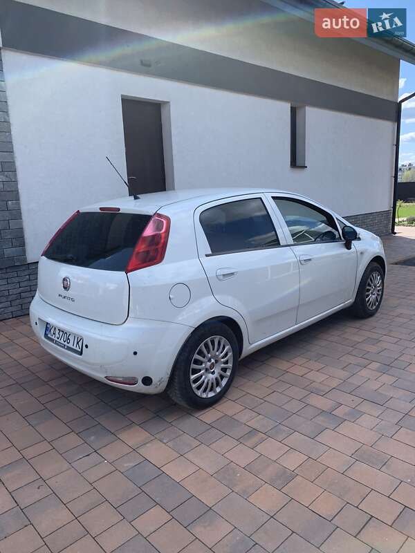 Хэтчбек Fiat Punto 2015 в Киеве