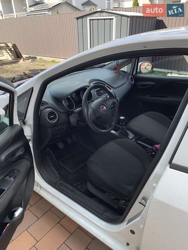 Хэтчбек Fiat Punto 2015 в Киеве