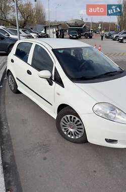 Хэтчбек Fiat Punto 2011 в 