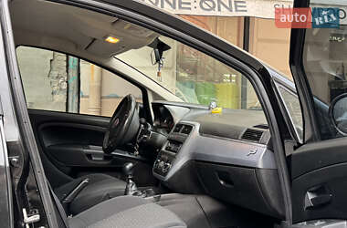 Хэтчбек Fiat Punto 2009 в 