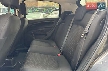 Хэтчбек Fiat Punto 2009 в 