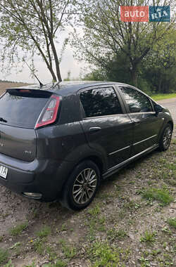Хэтчбек Fiat Punto 2011 в 