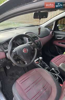 Хэтчбек Fiat Punto 2011 в 