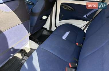 Хэтчбек Fiat Punto 2004 в 