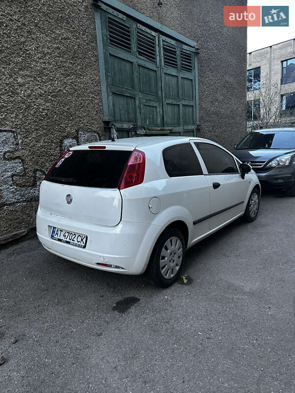 Хэтчбек Fiat Punto 2011 в Ивано-Франковске