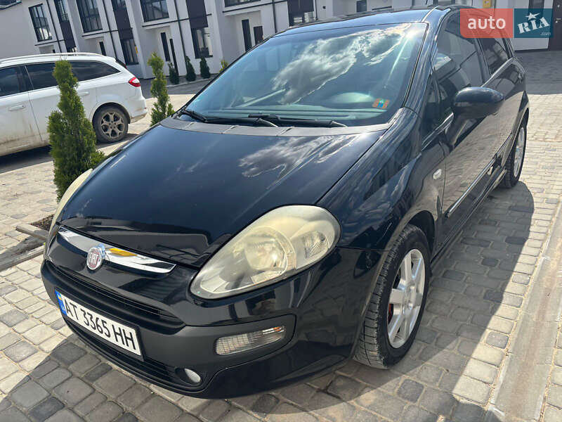 Хэтчбек Fiat Punto 2010 в 