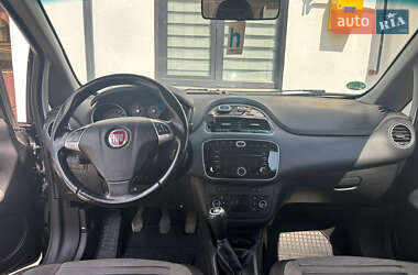 Хэтчбек Fiat Punto 2010 в 