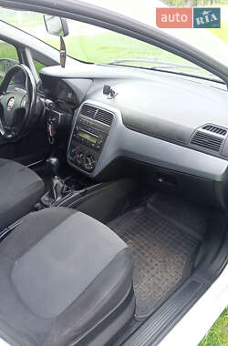 Хэтчбек Fiat Punto 2009 в 