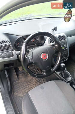 Хэтчбек Fiat Punto 2009 в 