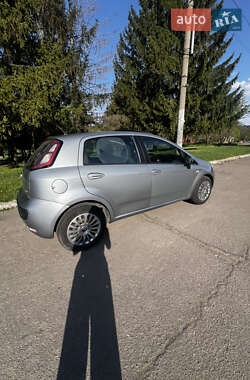 Хэтчбек Fiat Punto 2010 в 