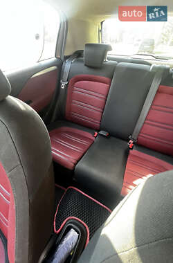 Хэтчбек Fiat Punto 2010 в 